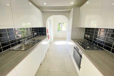 1 bedroom in a house share to rent - Perryn Road, Acton