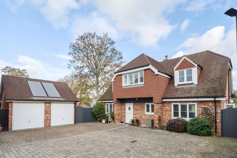 4 bedroom detached house for sale, Storrington - detached home