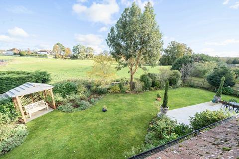 4 bedroom detached house for sale, Storrington - detached home