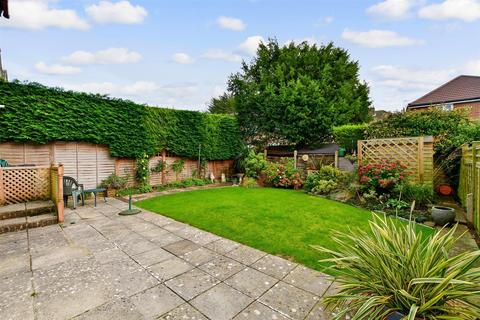 33 Bruce Close, Haywards Heath, RH16 4QE