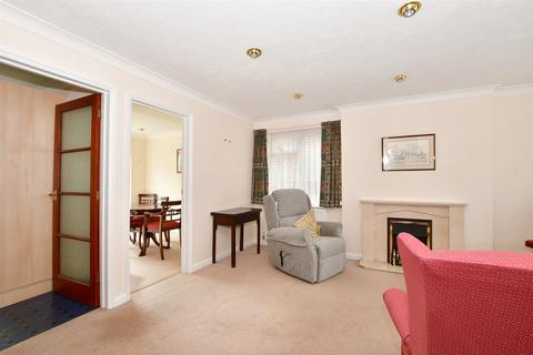 33 Bruce Close, Haywards Heath, RH16 4QE