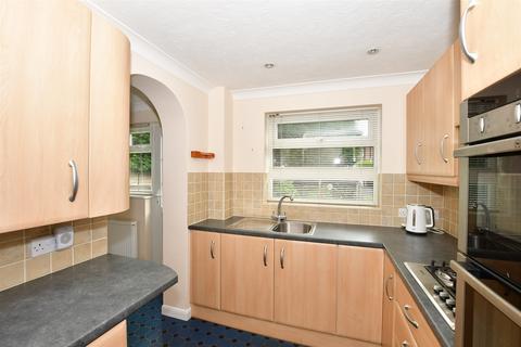 33 Bruce Close, Haywards Heath, RH16 4QE