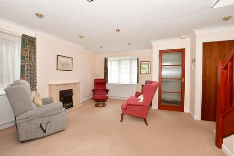 33 Bruce Close, Haywards Heath, RH16 4QE