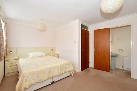 33 Bruce Close, Haywards Heath, RH16 4QE