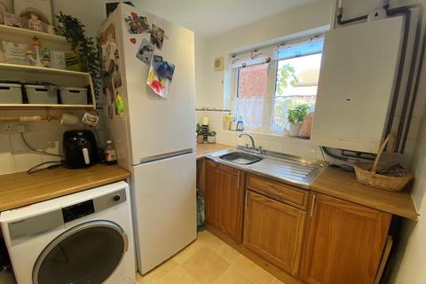 2 bedroom terraced house to rent, New Milton, Hampshire