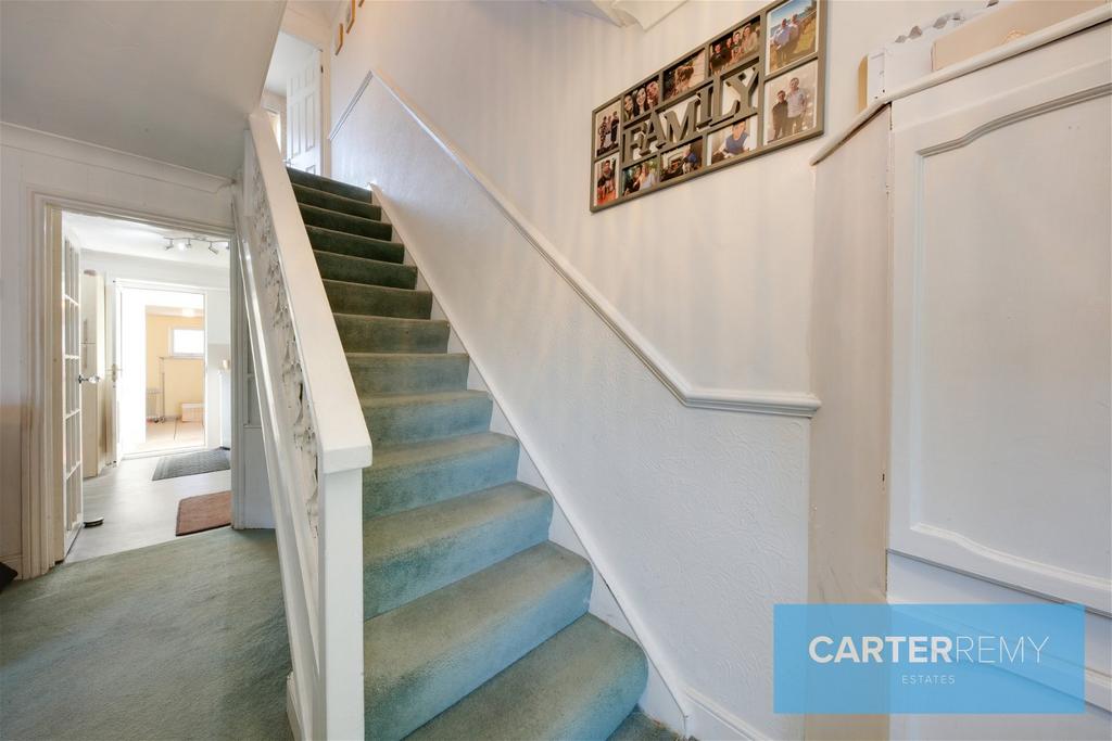 Springfield Rd, Grays, RM16 3 bed terraced house for sale £315,000