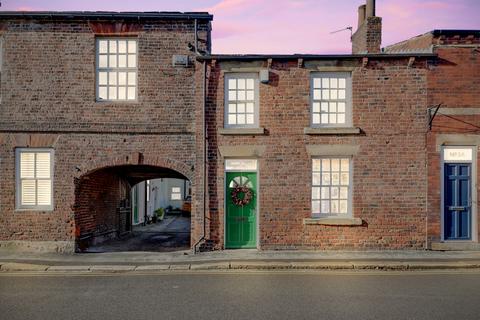 2 bedroom terraced house for sale, Northgate, Horbury, Wakefield, West Yorkshire, WF4