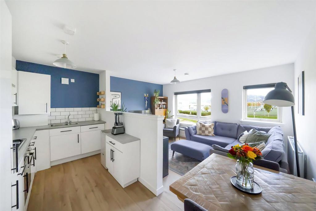 102 Glendevon Drive, Royal Park View, Stirling, FK8 2 bed flat £135,000