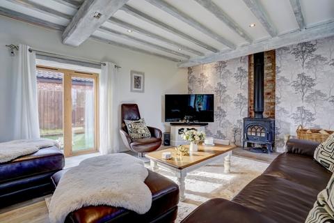 4 bedroom barn conversion for sale - Vale Road, Thurton