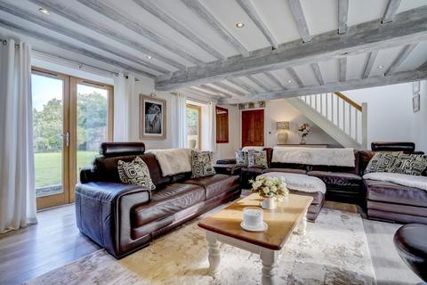 4 bedroom barn conversion for sale - Vale Road, Thurton