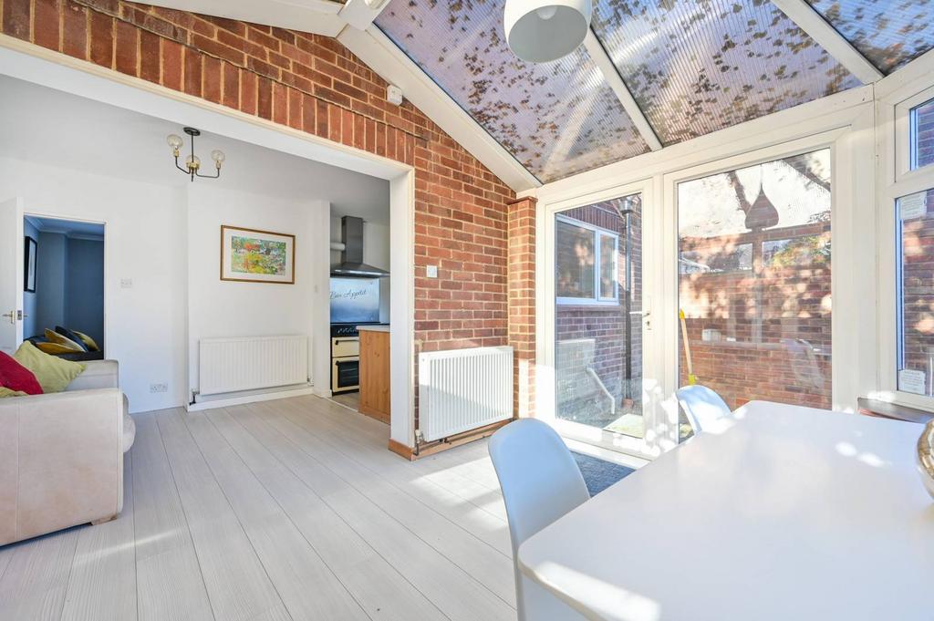 Yew Tree Drive, Guildford, GU1 3 bed terraced house to rent £4,334