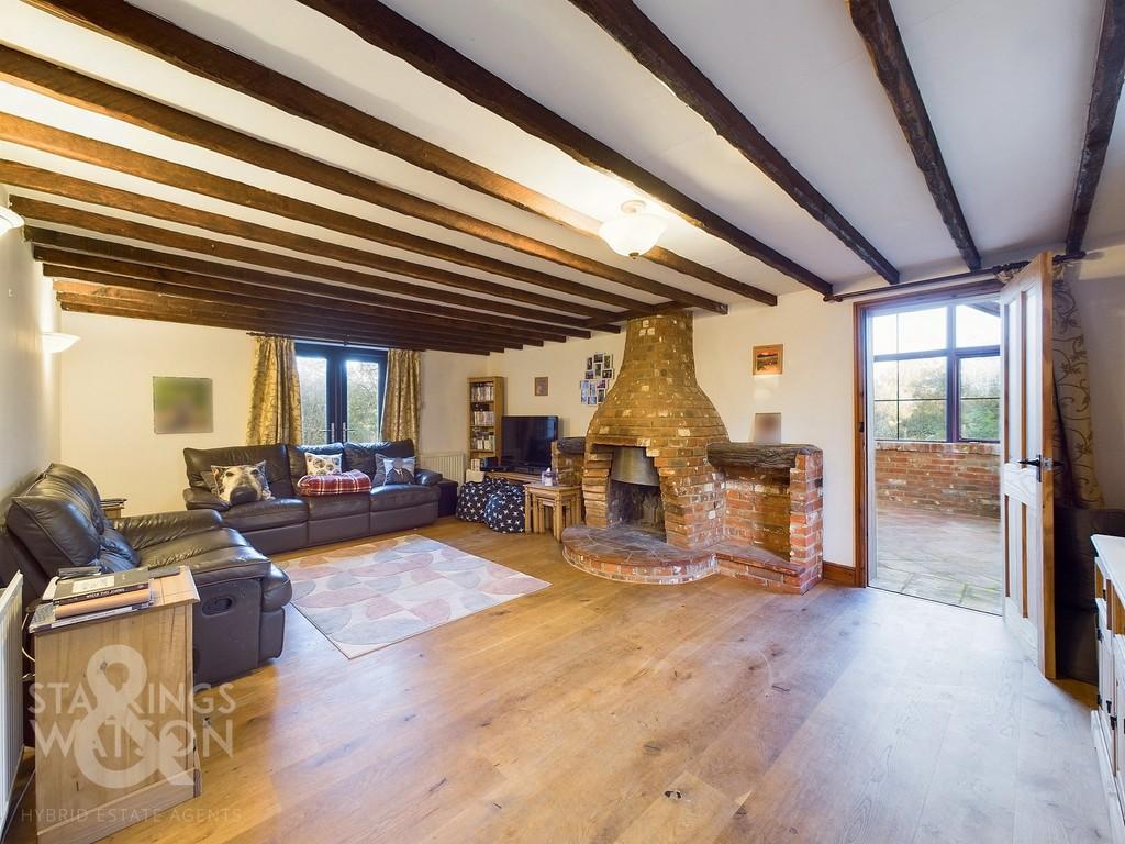 Acle Road, Moulton St. Mary, Norwich 3 bed cottage £375,000