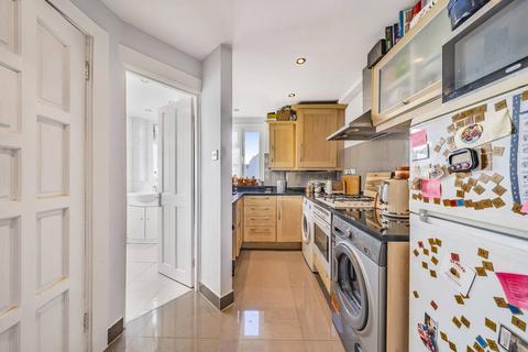 30 Chapter Chambers, London, SW1P 4NN