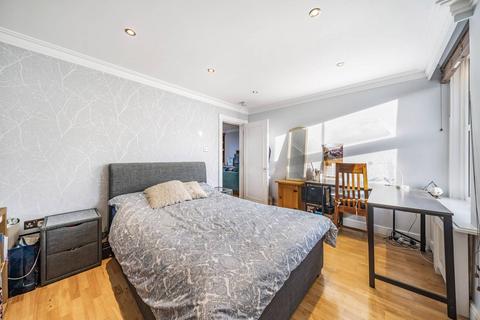 30 Chapter Chambers, London, SW1P 4NN