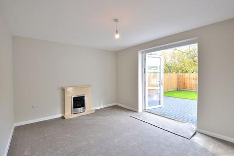 2 bedroom bungalow for sale - Brooklands Drive, Kings Heath, Birmingham, B14