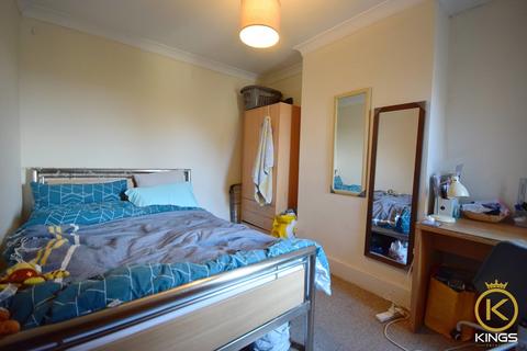 5 bedroom semi-detached house to rent, Manor Road, Guildford