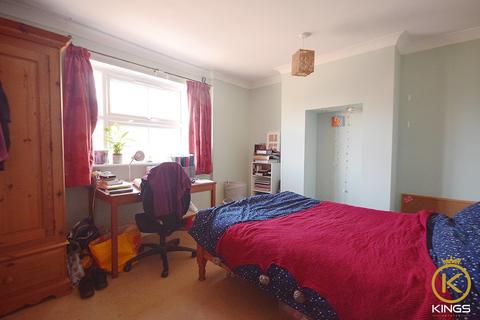 5 bedroom semi-detached house to rent, Manor Road, Guildford