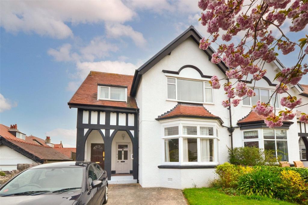 Roumania Crescent, Llandudno, Conwy, LL30 2 bed apartment for sale £