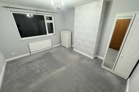 2 bedroom apartment to rent, Tudor Drive Romford, Romford