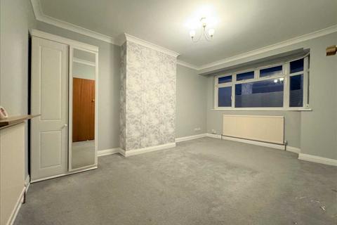 2 bedroom apartment to rent, Tudor Drive Romford, Romford