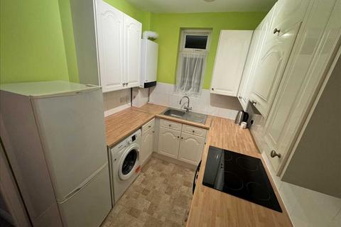 2 bedroom apartment to rent, Tudor Drive Romford, Romford