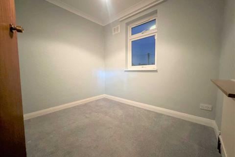 2 bedroom apartment to rent, Tudor Drive Romford, Romford