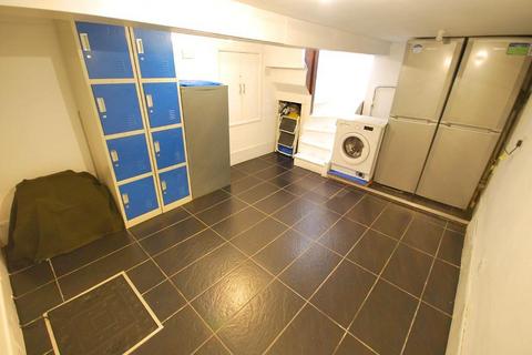 23 Priory Gardens, London, W5 1DX