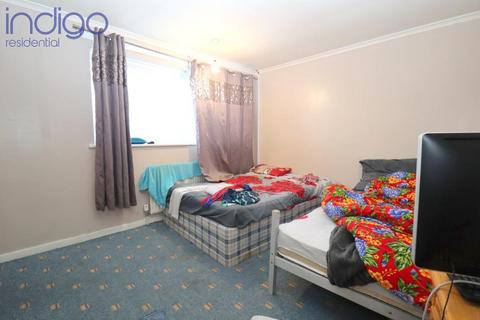 4 bedroom townhouse for sale, Tenby Drive, Leagrave, Luton, Bedfordshire, LU4 9BL