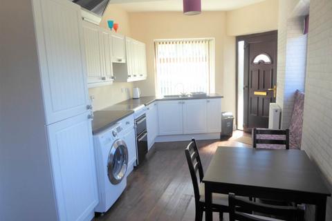 3 bedroom house to rent, Newsome, Huddersfield HD4