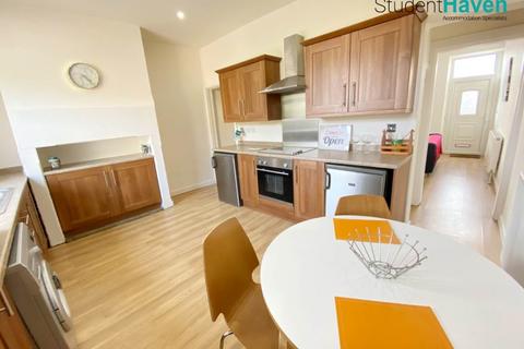 3 bedroom house to rent, Moldgreen, Huddersfield HD5