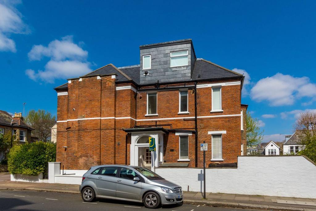 Wellesley Road, Chiswick, London, W4 1 bed flat to rent £2,500 pcm (£