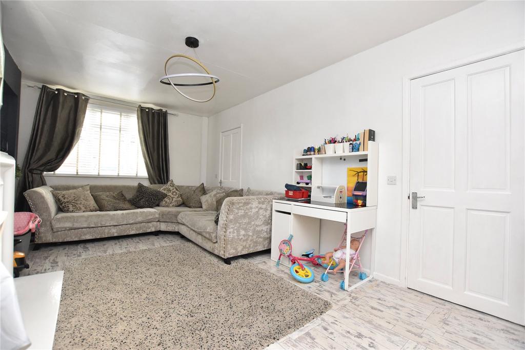 Albert Drive, Morley, Leeds 3 bed semidetached house £239,995