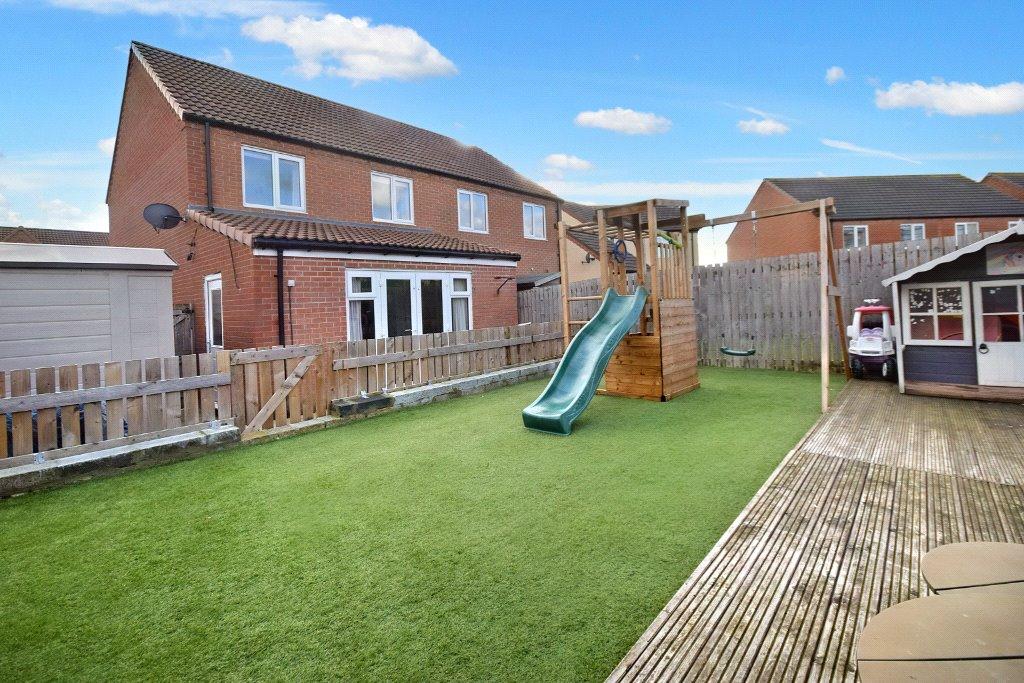 Timperley Close, Wakefield, West Yorkshire 3 bed semidetached house