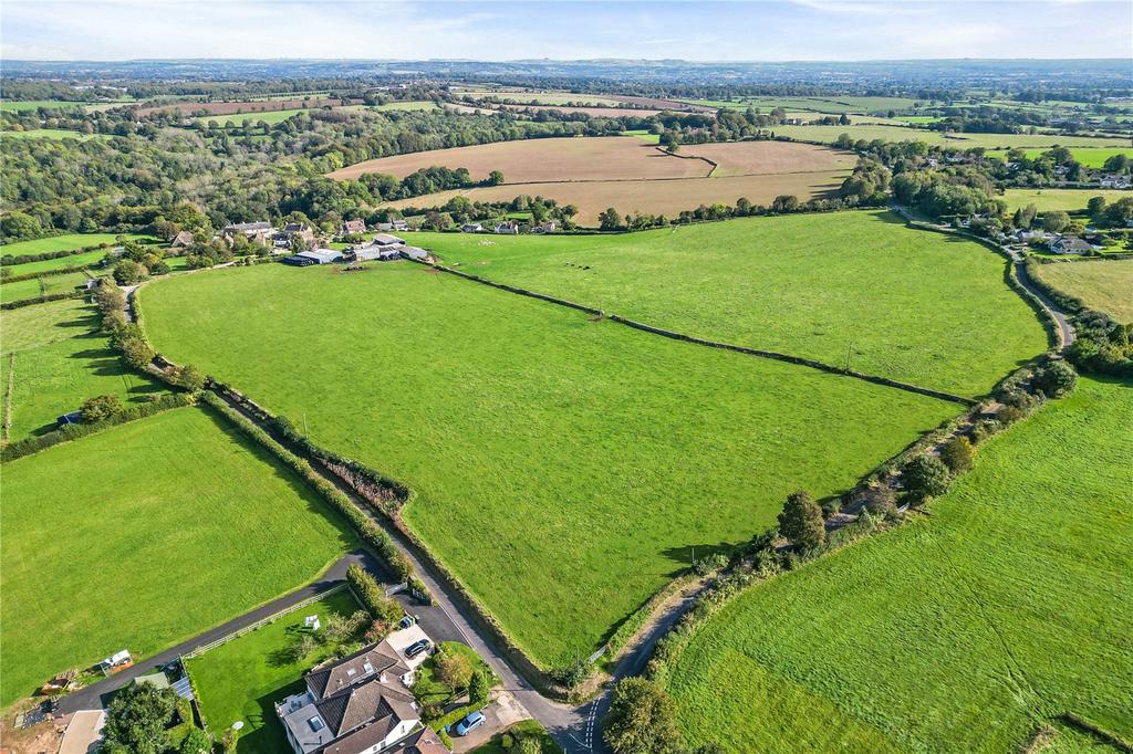 Henley Lane, Box, Corsham, Wiltshire... 3 bed equestrian property £