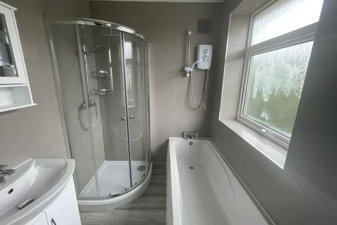 3 bedroom detached house to rent, 73 Graham Gardens