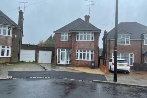 3 bedroom detached house to rent, 73 Graham Gardens
