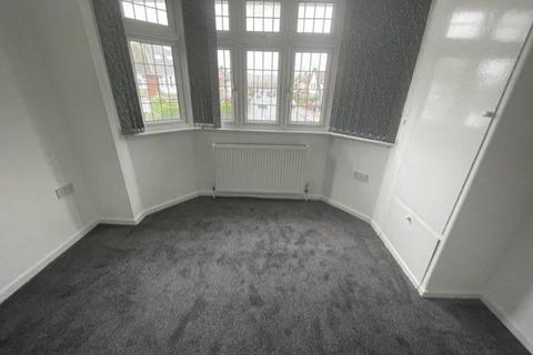 3 bedroom detached house to rent, 73 Graham Gardens