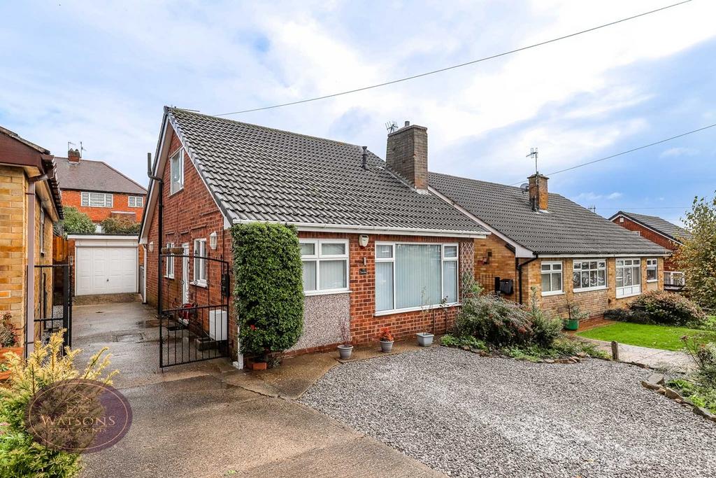Hill Close, Newthorpe, Nottingham, NG16 3 bed detached bungalow for sale £230,000