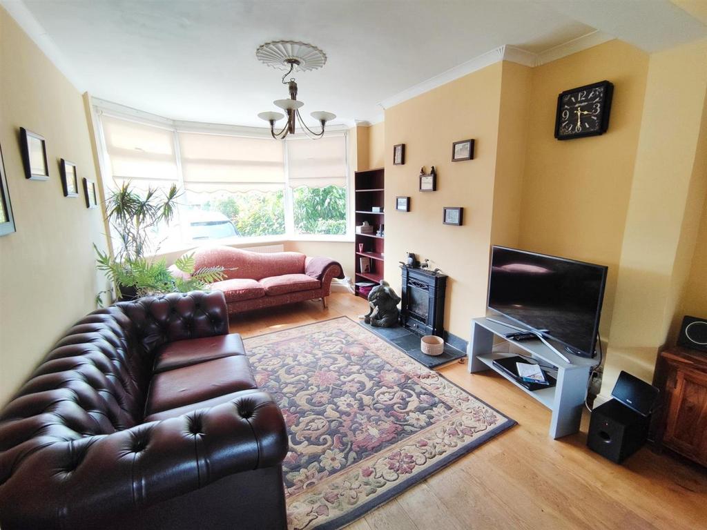 Middleton Road, Gorleston, Great Yarmouth 3 bed semidetached house £