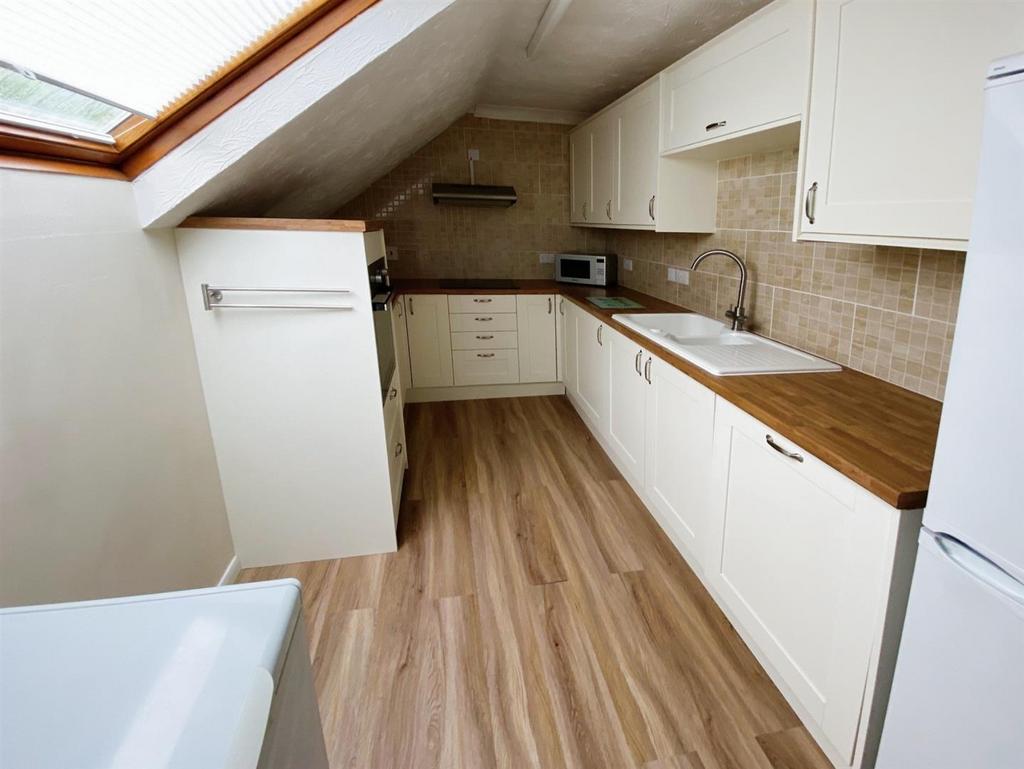 Meadow Court, Links Road, Gorleston on Sea 2 bed flat £800 pcm (£185 pw)