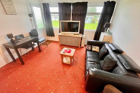 2 bedroom chalet for sale, Sundowner, Newport Road, Hemsby