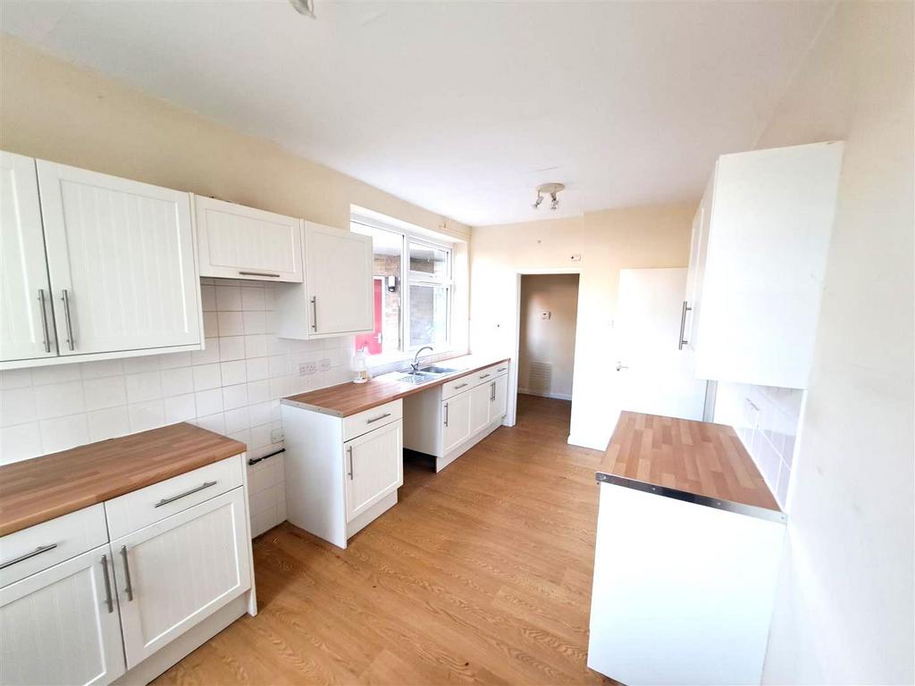 Ringwood Highway, Coventry 4 bed house £1,050 pcm (£242 pw)