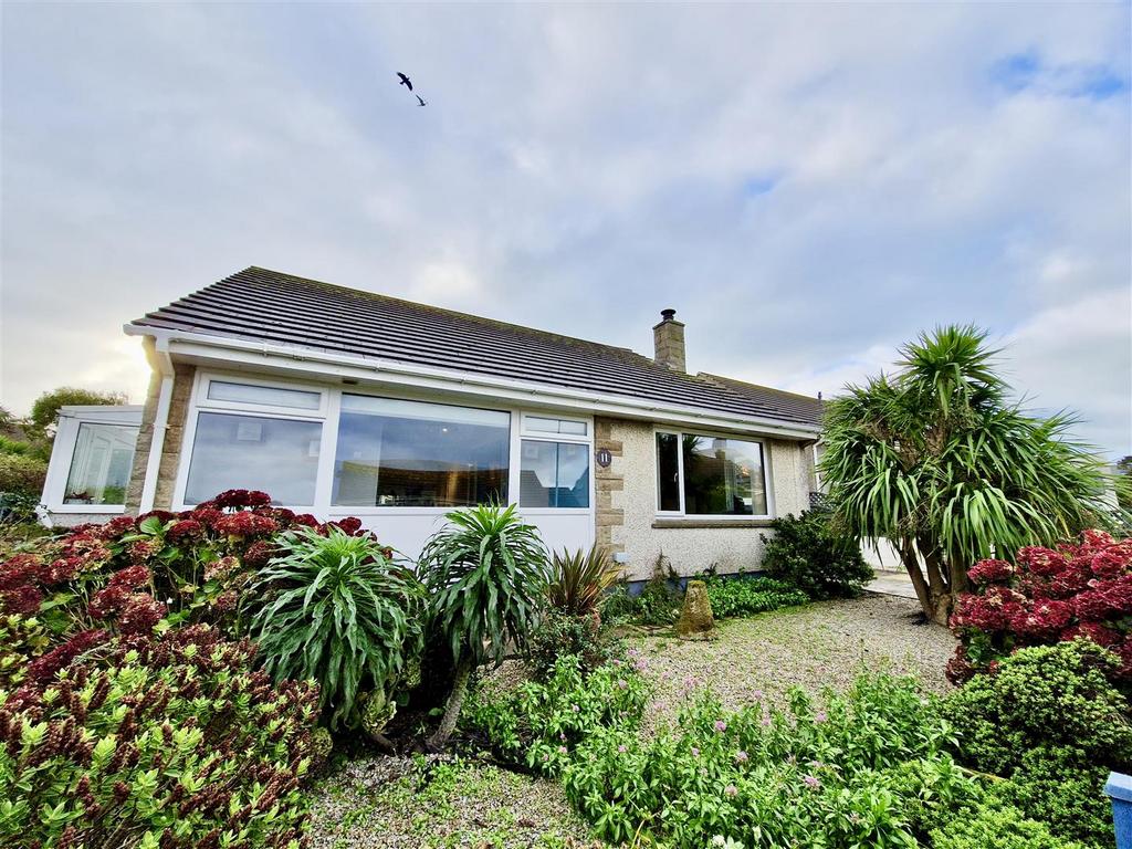 St. Pirans Parc, Porthleven TR13 2 bed detached bungalow for sale £