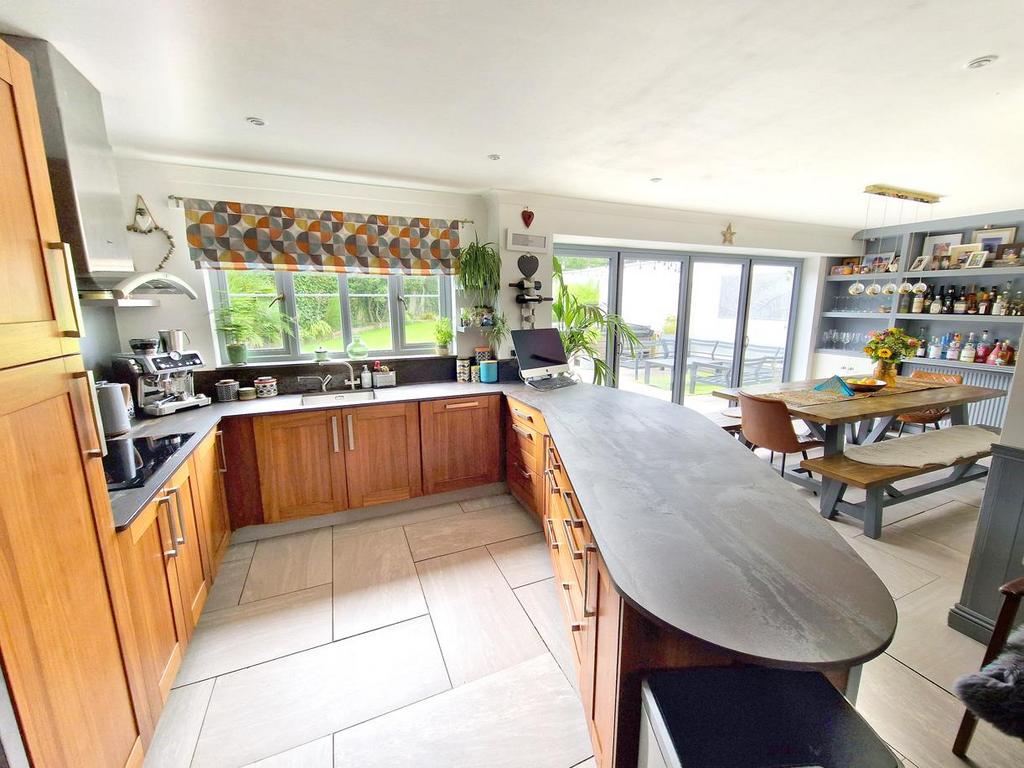 Bosnoweth, Helston TR13 4 bed detached house £550,000