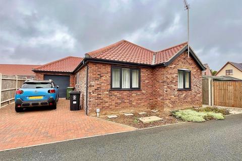 3 bedroom detached bungalow for sale - Yarmouth Road, Ormesby