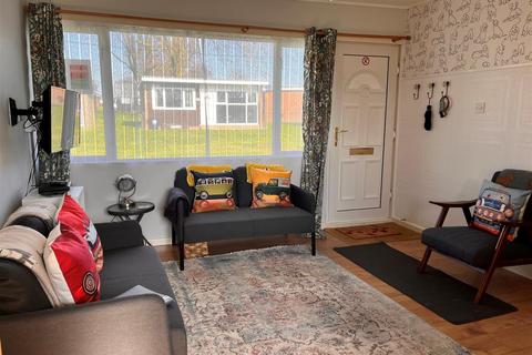 2 bedroom chalet for sale, Hemsby