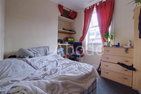 4 bedroom house to rent, Burley Lodge Road, Hyde Park, Leeds