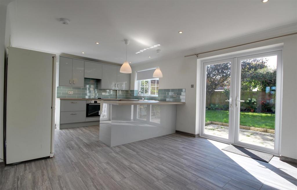 Kitchen 4.jpg