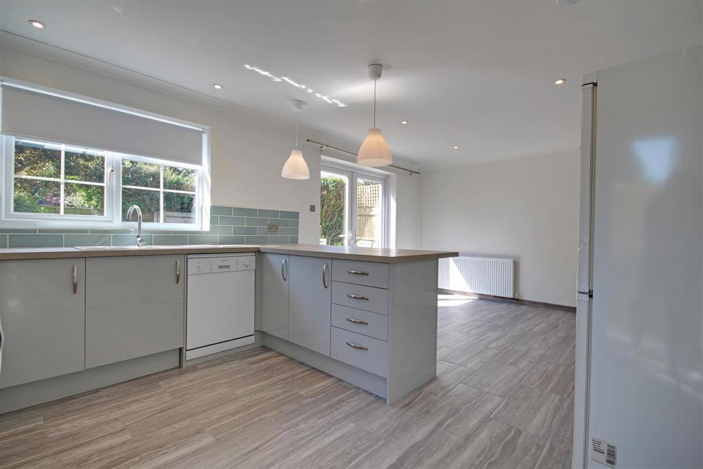 Kitchen 3.jpg