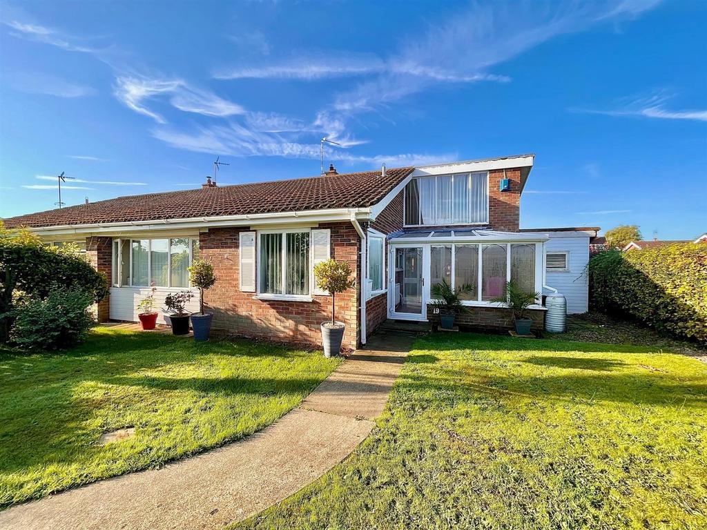 Firs Avenue, Ormesby 3 bed semidetached bungalow £240,000